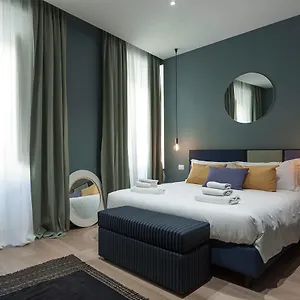 2* Gasthuis Tornabuoni Place